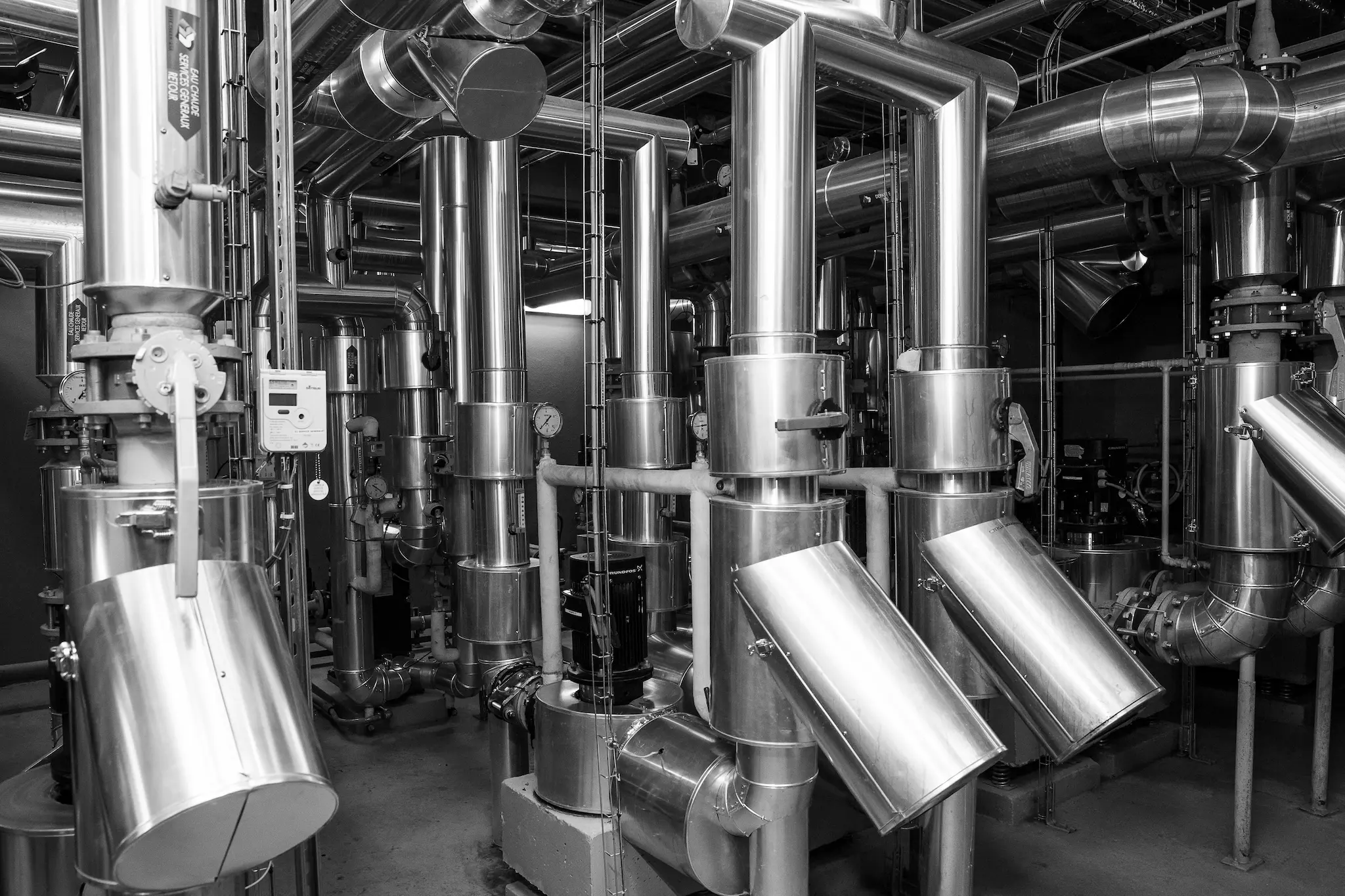 Instalación de cañerías industriales en planta automotriz